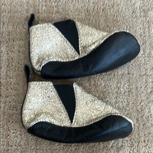 Freshly Picked Kids Moccasins in Gold and Black